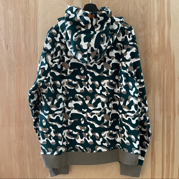 Wanakome Men’s Green Camo Hoodie - Picture 3 of 4